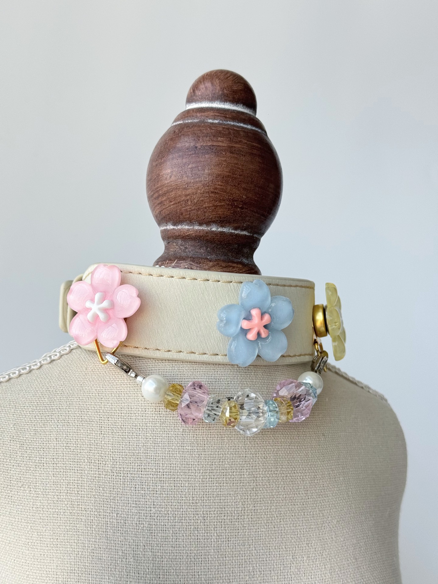 Pastel Shell Jewel Pet Collar · view 100292-02