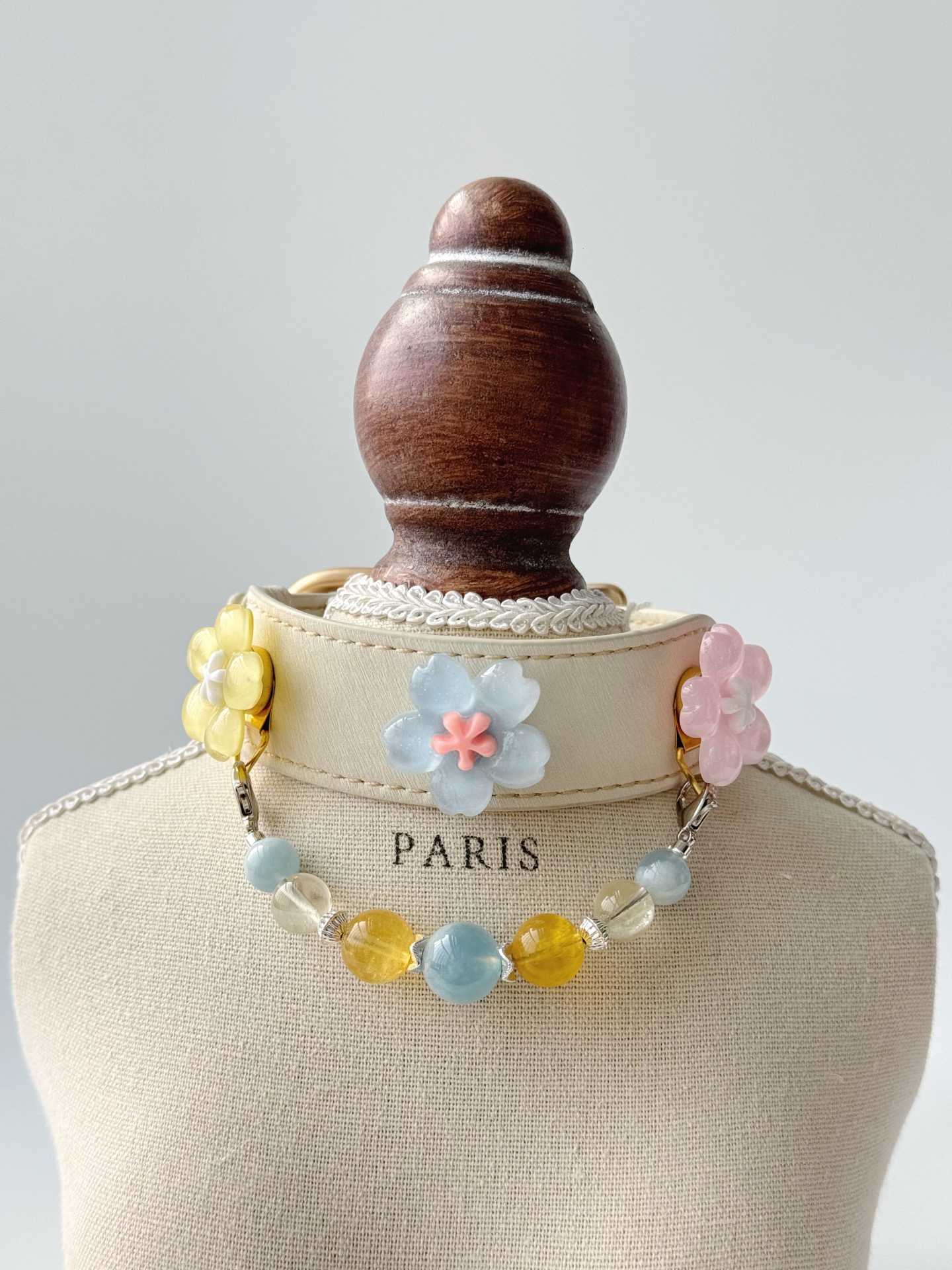 Blue-and-yellow crystal pet collar with aquamarine and yellow fluorite