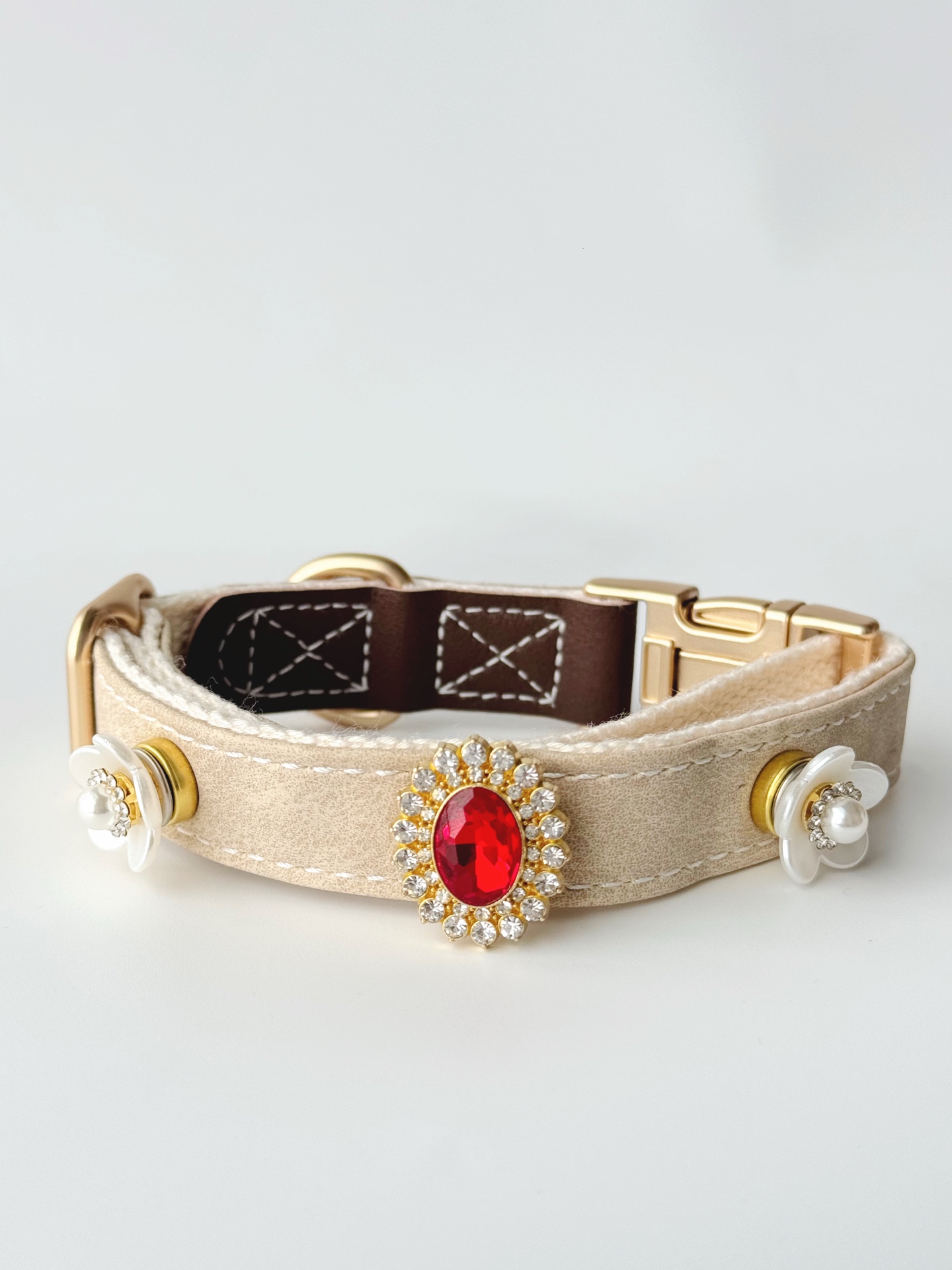 Feather Buckle Collar · view 100353-02
