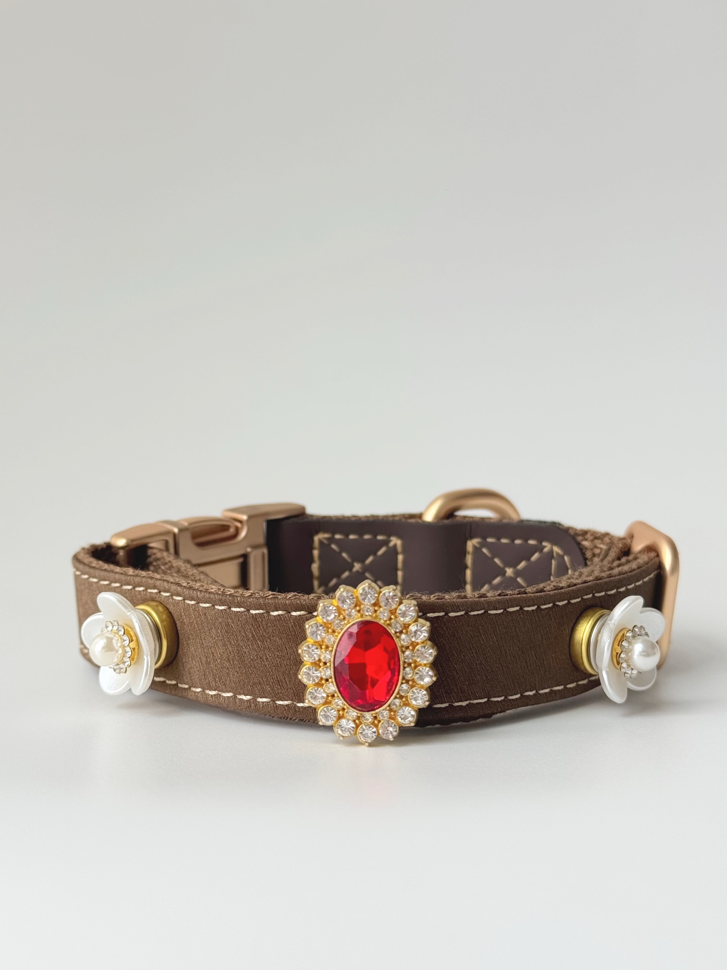 Feather Buckle Collar · view 100375-01