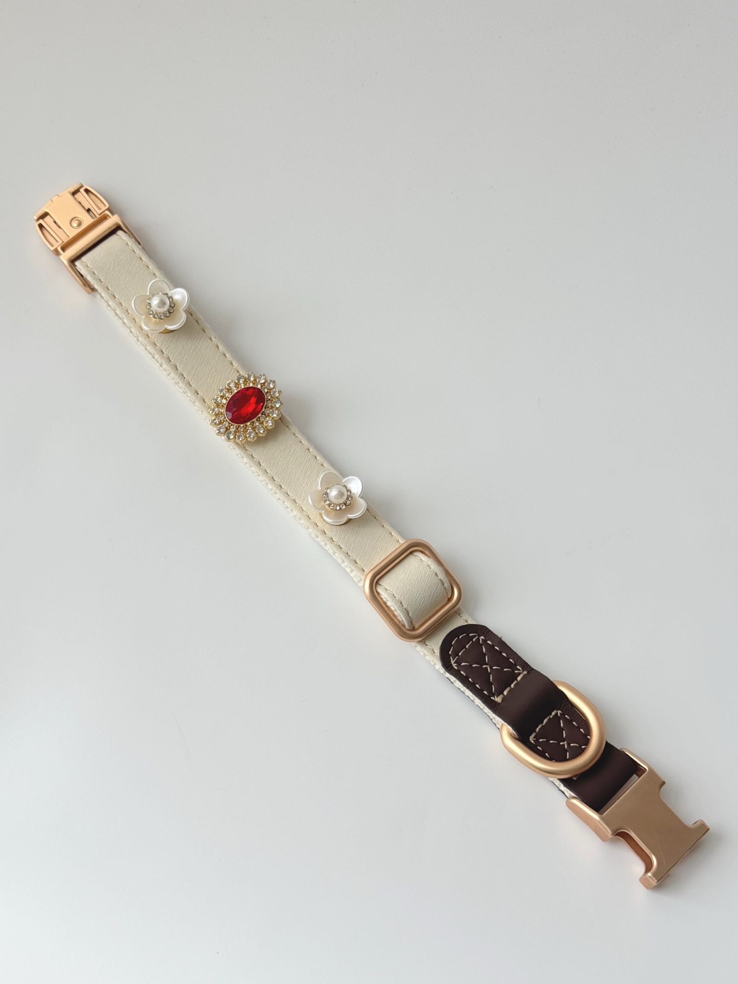 Feather Buckle Collar · view 100376-04